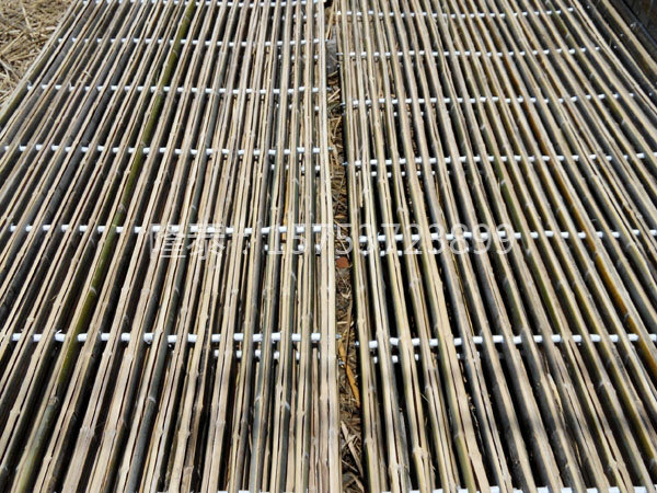 竹羊床（漏糞板）